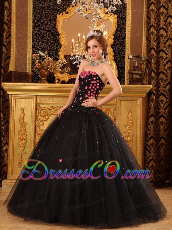 Popular Ball Gown Strapless Long Tulle Appliques Black Quinceanera Dress