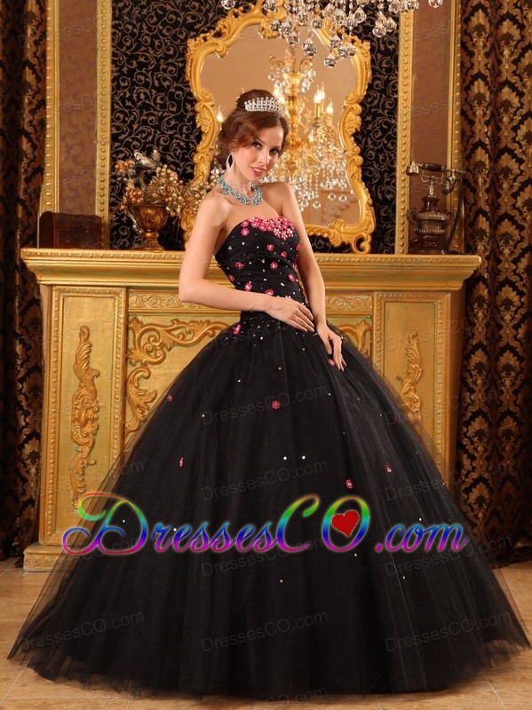 Popular Ball Gown Strapless Long Tulle Appliques Black Quinceanera Dress