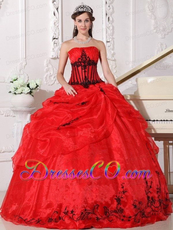 Red And Black Ball Gown Strapless Long Organza Appliques Quinceanera Dress