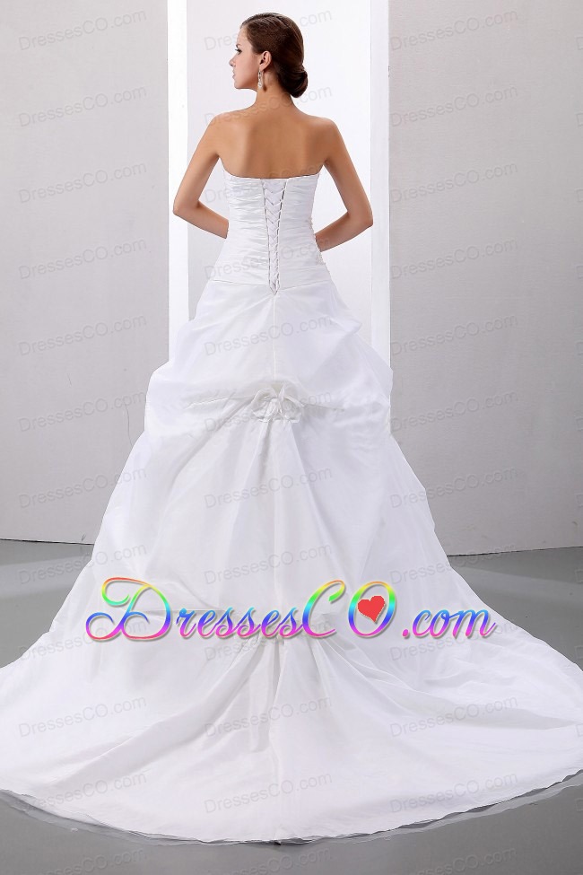Simple Strapless Pick-ups and Appliques Wedding Dress With Taffeta For Wedding Party