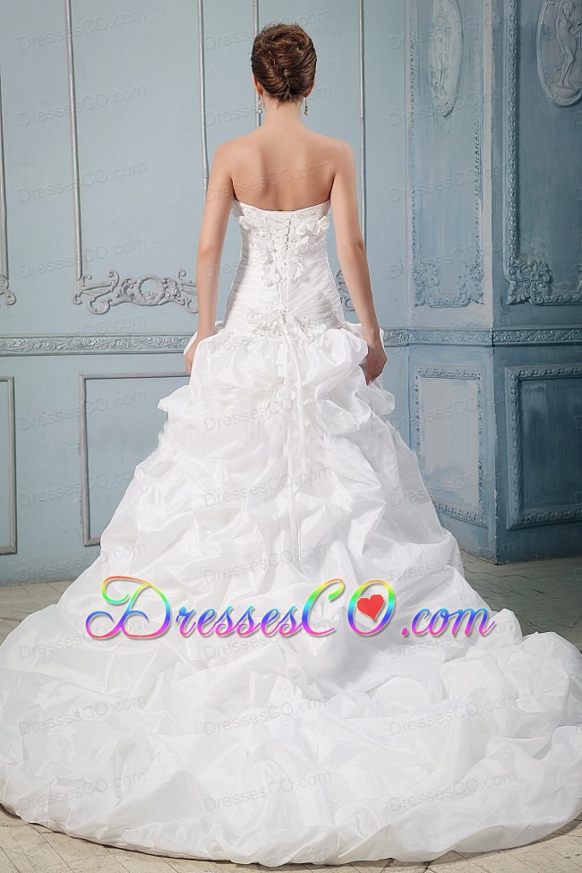 Modest Hand Made Flowers and Pick-ups Wedding Gowns With Appliques In Wedding Party