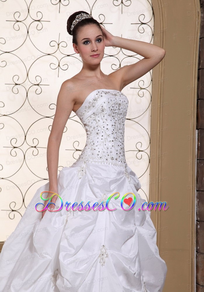 Embroidery With Beading On Satin Strapless Pretty Wedding Dress For Pick-ups Gown