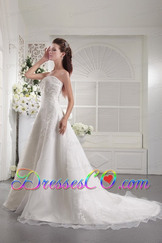 White A-Line / Princess Strapless Court Train Embroidery Organza Wedding Dress