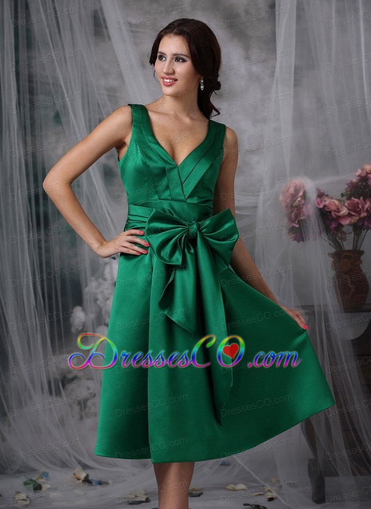 Elegant Dark Green Knee-length Bridesmaid Dress A-line V-neck Satin Bow Tea-length