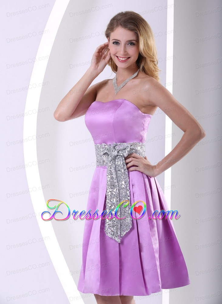 Lavender A-line Knee-length Prom / Homecoming Dress With Sequins Decorated Sash