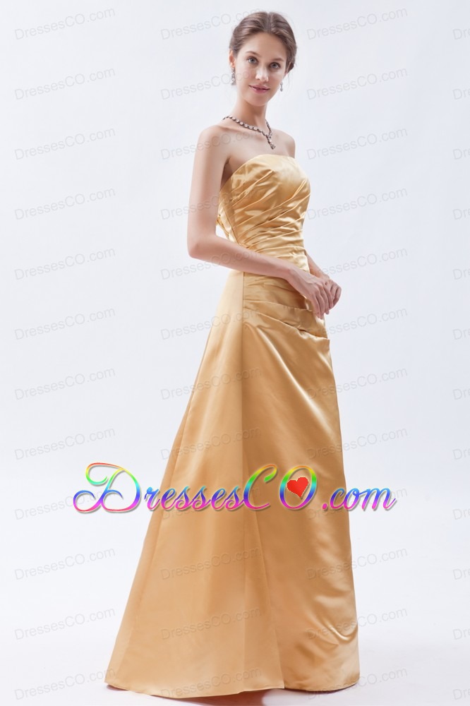 Champagne Column / Sheath Strapless Long Satin Ruching Prom Dress