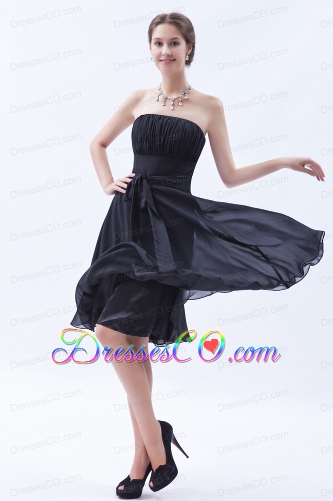 Navy A-line / Princess Strapless Knee-length Chiffon Bow Prom Dress