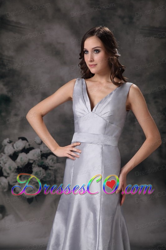 Grey Column / Sheath V-neck Long Satin Ruched Bridesmaid Dress