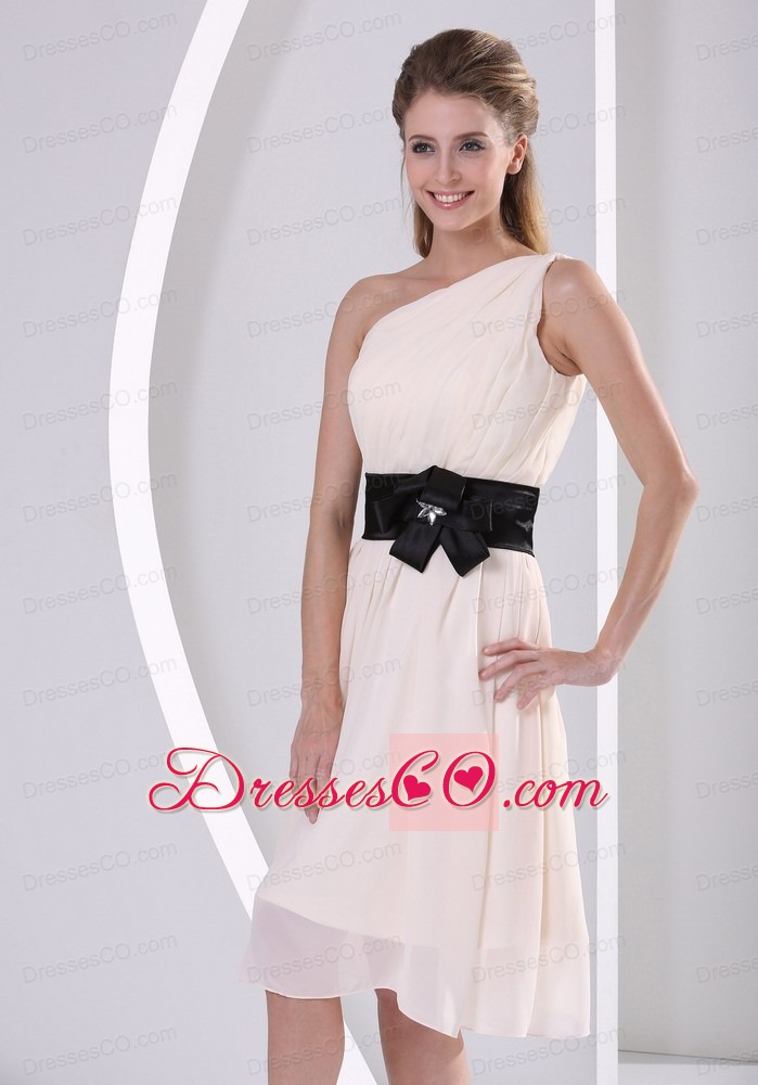Elegant One Shoulder Champagne Chiffon Knee-length Dress For Prom Party Hand Made Flower Belt