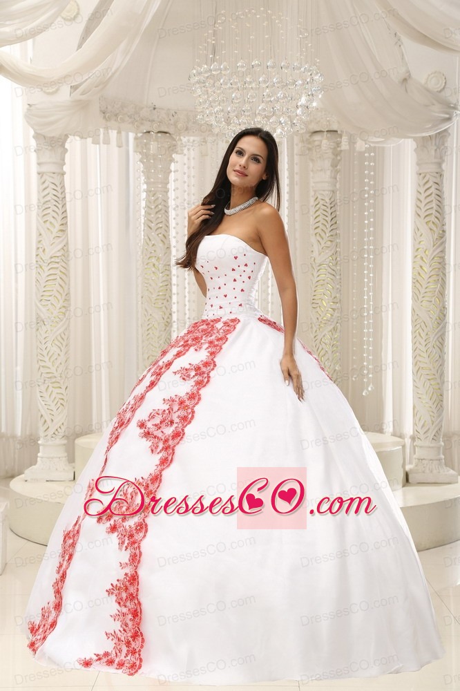 Beautiful Embroidery White Ball Gown Quinceanera Dress For Formal Evening Taffeta and Organza