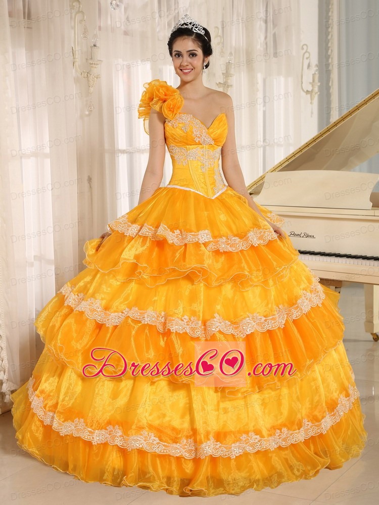 Hand Made Flowers Decorate One Shoulder Appliques and Ruffled Layers For Quinceanera