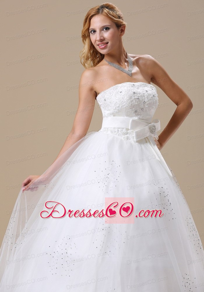 Appliques With Beading A-line Bowknot Strapless Long Wedding Dress