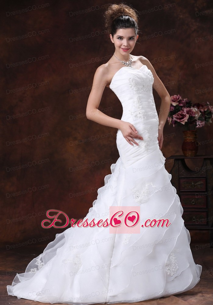Beautiful and Ruched Bodice For Wedding Dress With Appliques Sweeetheart Organza