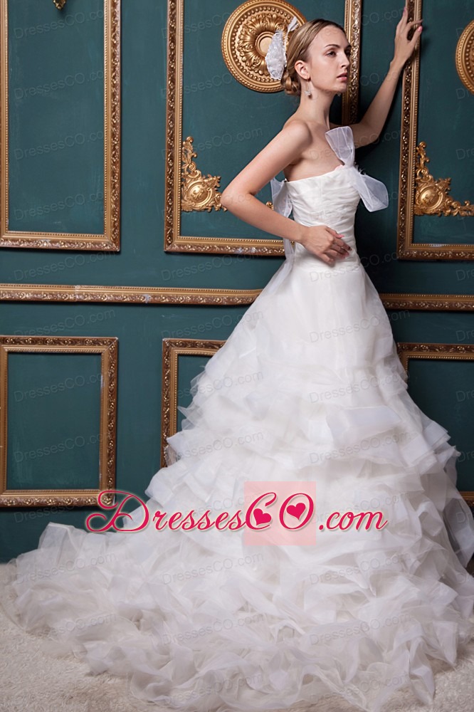 Pretty A-line Strapless Court Train Organza Ruched Wedding Dress
