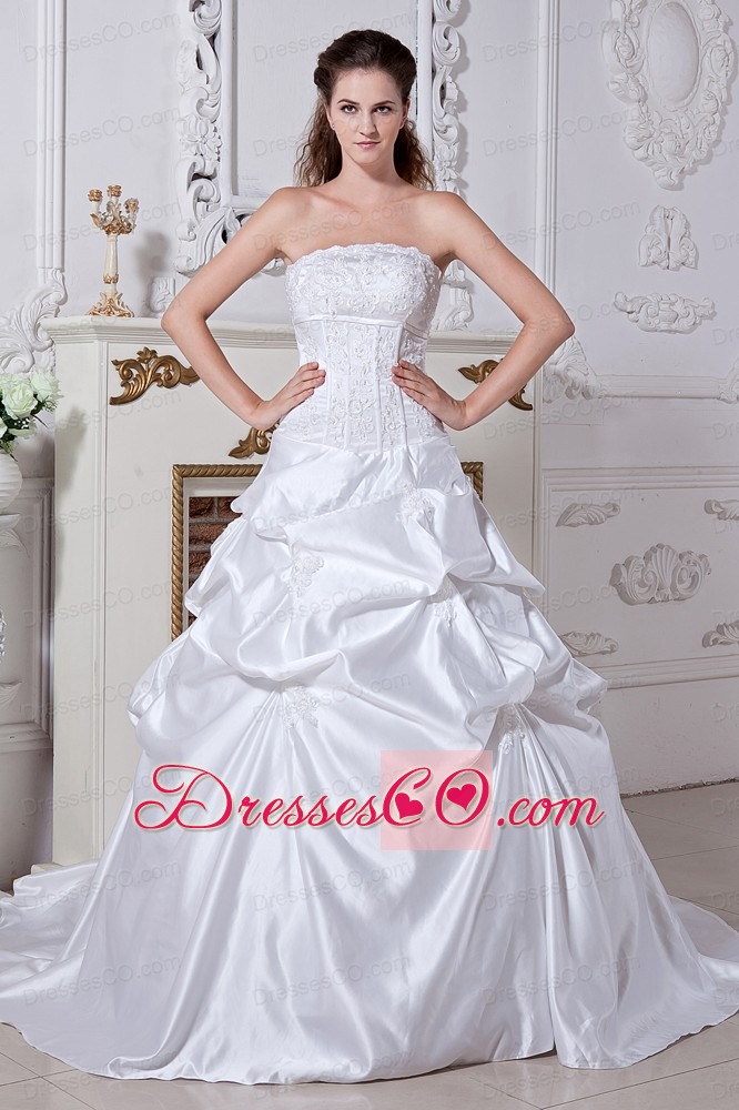 Elegant A-line / Princess Strapless Court Train Taffeta Embroidery Wedding Dress