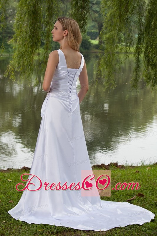 Elegant A-Line / Princess V-neck Conrt Train Taffeta Beading Wedding Dresss