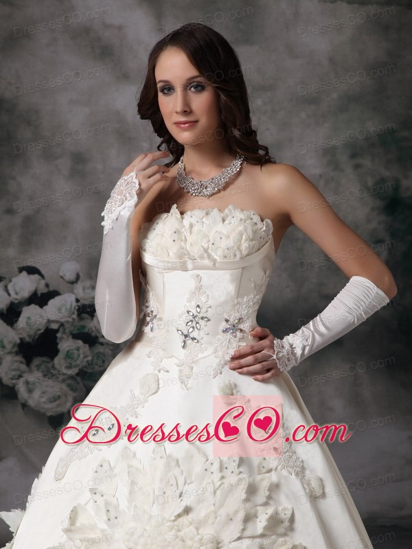 Classical Ball Gown Strapless Long Satin Appliques Wedding Dress