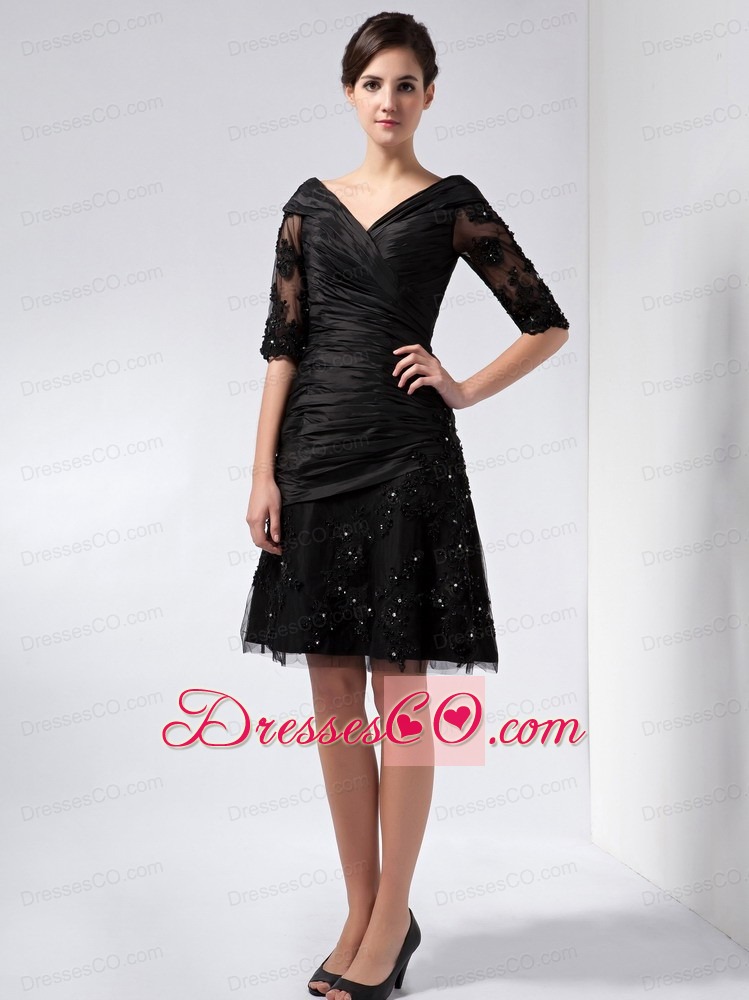 Beautiful Black Column Mother Of The Bride Dress V-neck Knee-length Taffeta And Tulle Beading And Lace