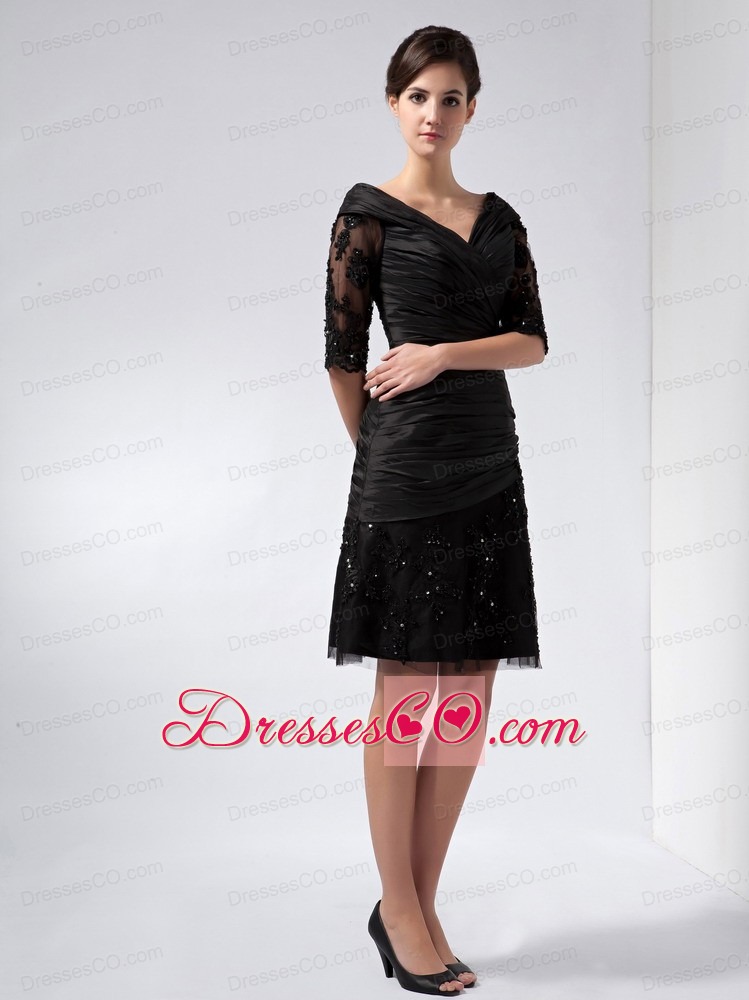 Beautiful Black Column Mother Of The Bride Dress V-neck Knee-length Taffeta And Tulle Beading And Lace