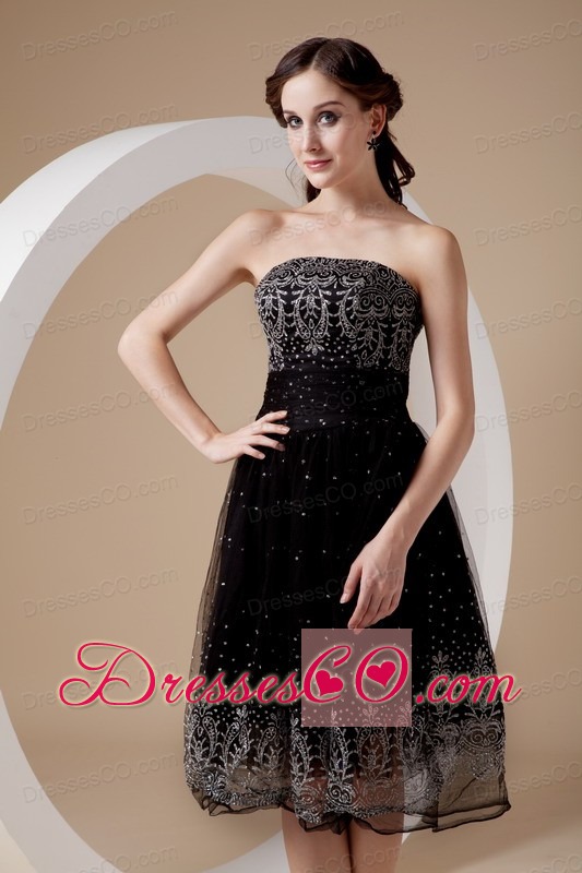 Low Price Black A-line Prom Dress Strapless Organza Embroidery Tea-length