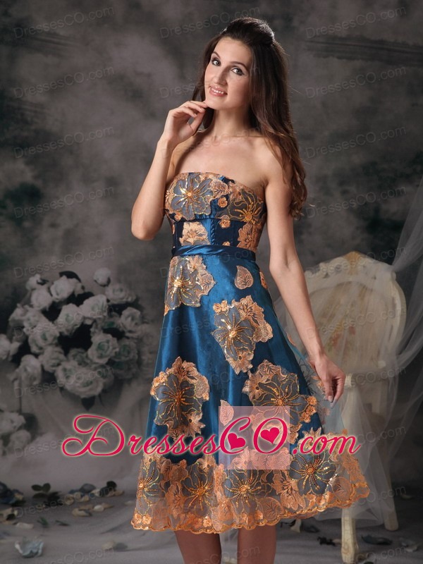Beautiful Colorful A-line Strapless Mother Of Bride Dress Appliques Knee-length