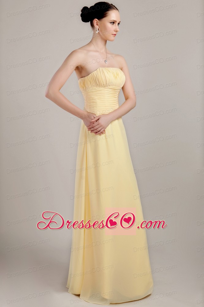 Light Yellow Column / Sheath Strapless Long Chiffon Ruche Prom Dress