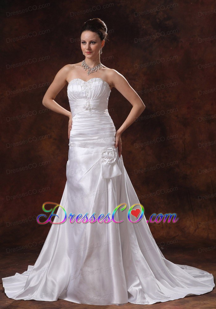 Customize Hand Made Flowers and Appliques Wedding Dress With Court Train Ruching