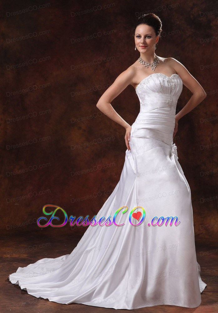 Customize Hand Made Flowers and Appliques Wedding Dress With Court Train Ruching