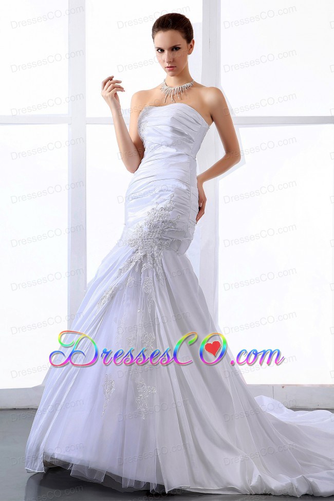 Fashionable Wedding Dress With Appliques and Ruching Court Train A-line For Custom Made
