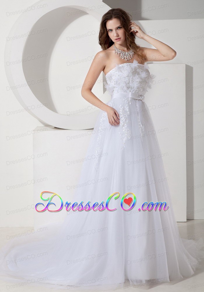 Cheap A-line / Princess Strapless Chapel Train Tulle Embroidery Wedding Dress