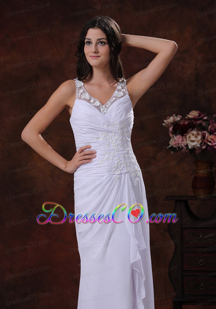Wedding Dress With White V-neck Chiffon Appliques Decorate