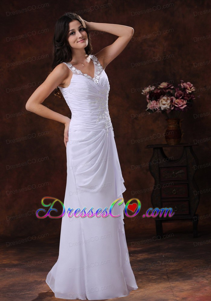 Wedding Dress With White V-neck Chiffon Appliques Decorate