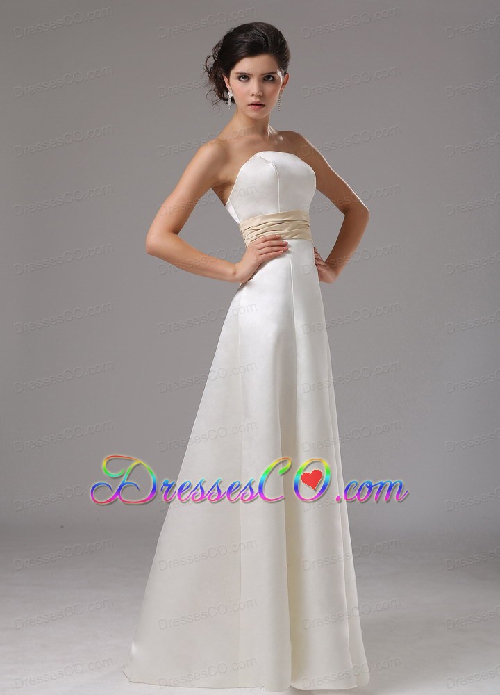 Sash Strapless And Long For Modest Wedding Dress