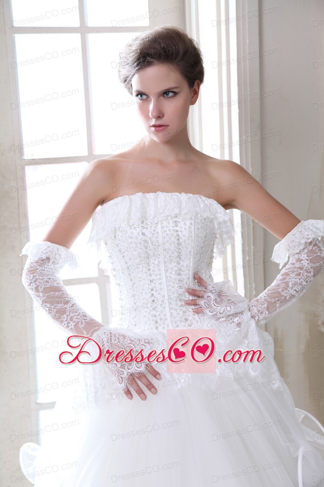 Sweet A-line Strapless Long Tulle Beading And Appliques Wedding Dress