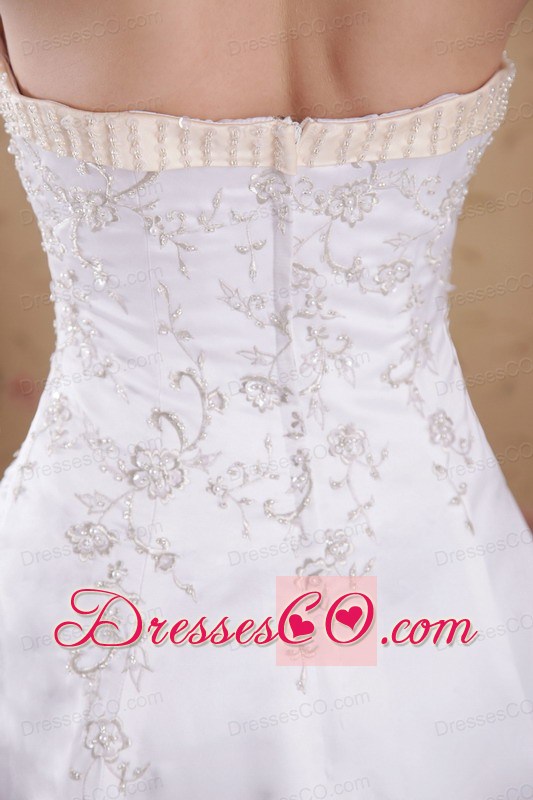 White A-Line / Princess Strapless Count Train Embroidery Satin Wedding Dress