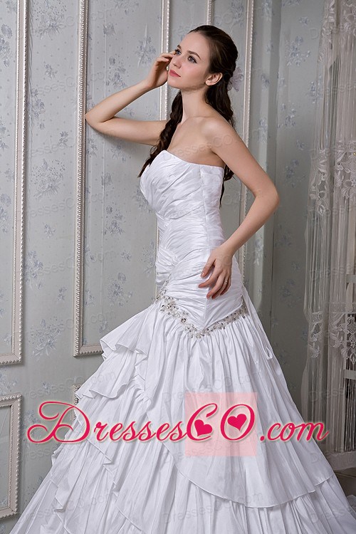 Luxurious Mermaid Brush Train Taffeta Appliques Wedding Dress