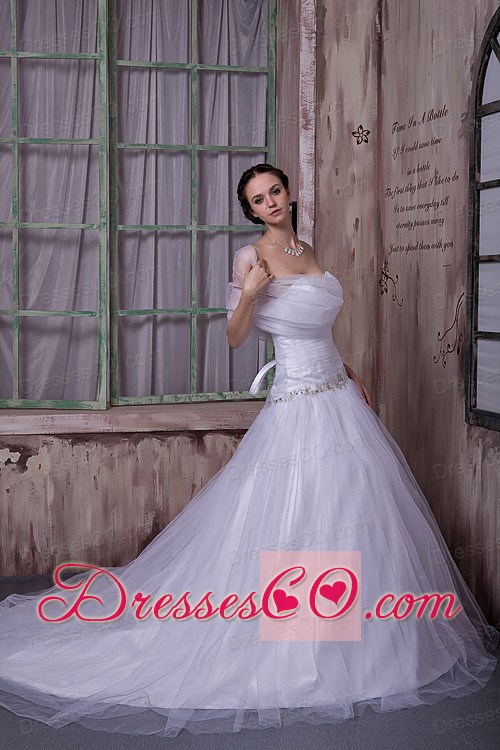 Elegant A-line / Princess Strapless Chapel Train Tulle Appliques With Beading Wedding Dress