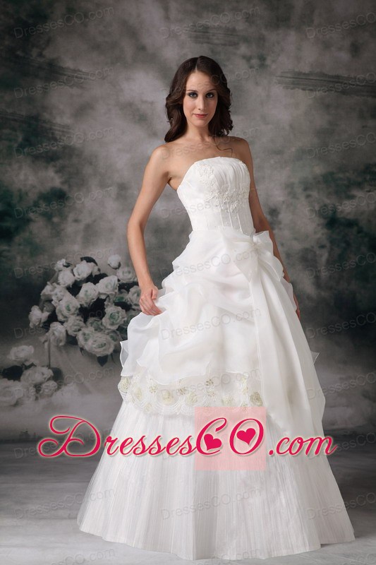 Romantic A-line Strapless Long Organza Appliques Wedding Dress