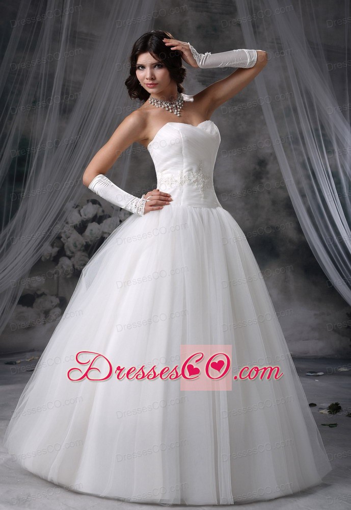 Appliques With Beading A-line Neckline Tulle Wedding Dress
