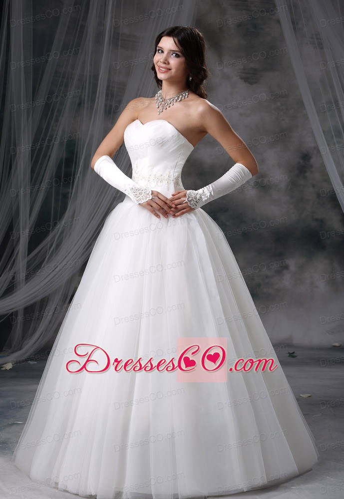 Appliques With Beading A-line Neckline Tulle Wedding Dress