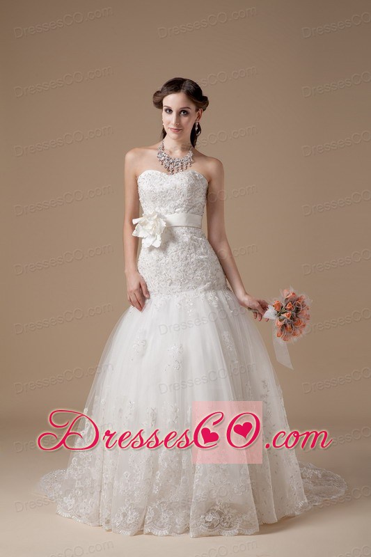 Fashionable A-line Brush Train Lace Hand Made Flower Wedding Dress