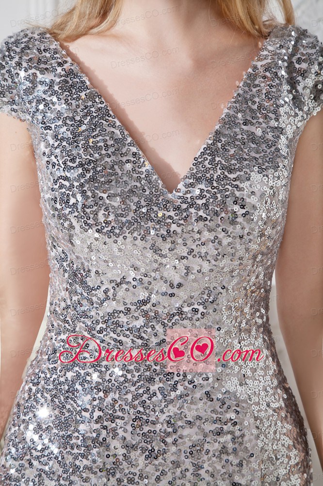 Elegant Silver Sequins Column V-neck Mini-length Homecoming Dress