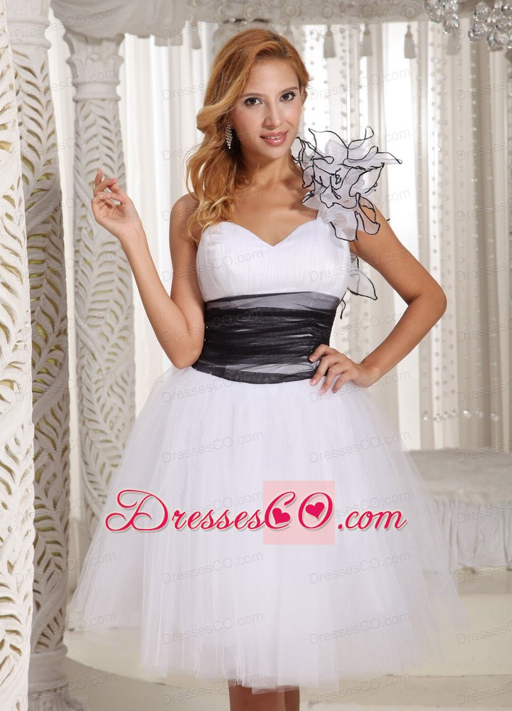 One Shoulder A-line White Prom Homecoming Dress Hand Made Flower