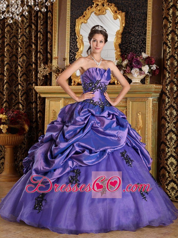 Purple A-line / Princess Strapless Long Organza Appliques Quinceanera Dress