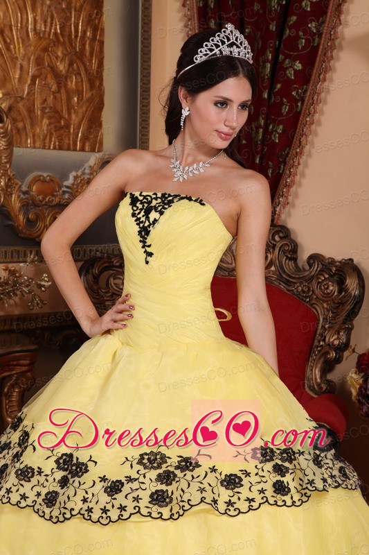 Yellow Ball Gown Strapless Long Organza Lace Appliques Quinceanera Dress
