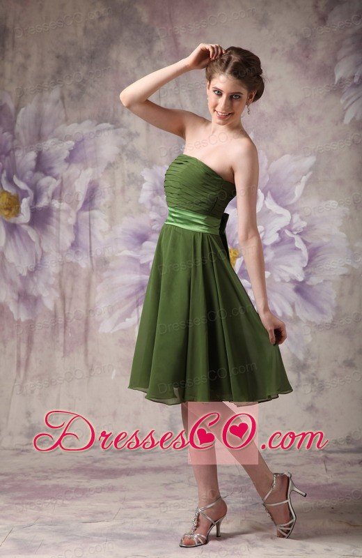 Olive Green Chiffon Strapless Short Cheap Bridesmaid Dres with Sashes