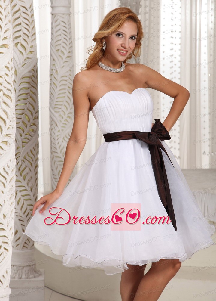 Simple Sash With Ruched Bodice Organza Knee-length Prom Dress For Summer