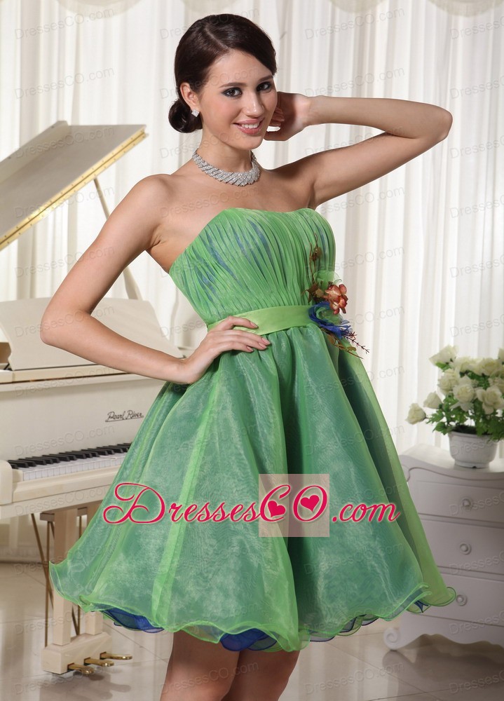 Green Cute A-line Strapless Cocktail / Homecoming Dress Oraganza Ruched And Hand Made Flower Belt Mini-length