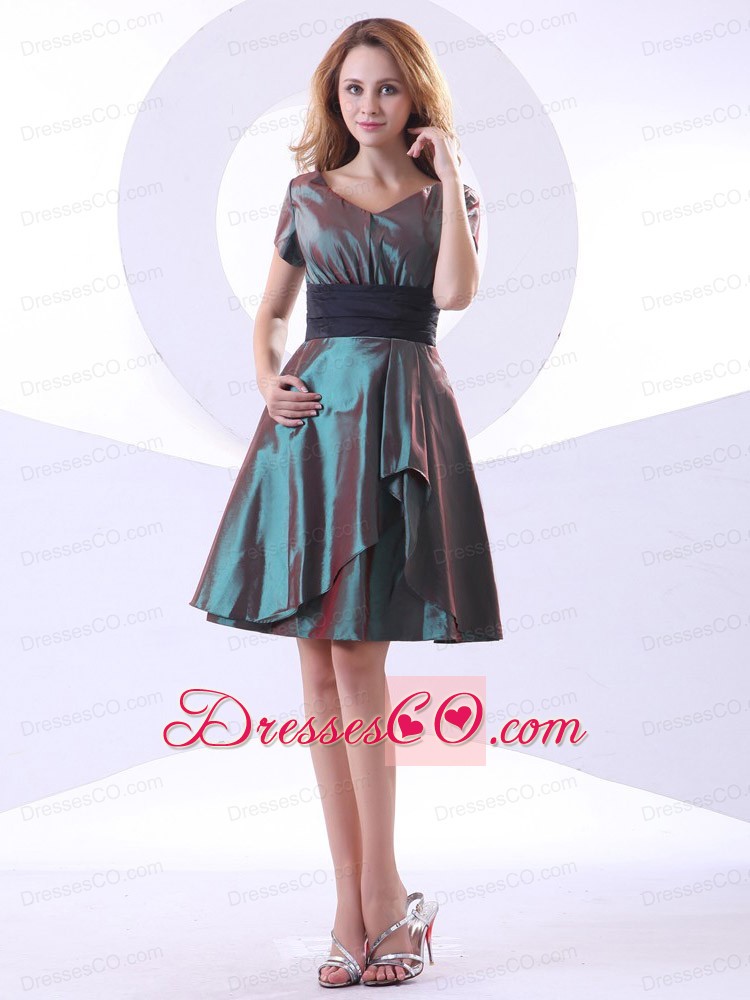 V-neck Knee-length Short Sleeves A-line Taffeta Prom Dress