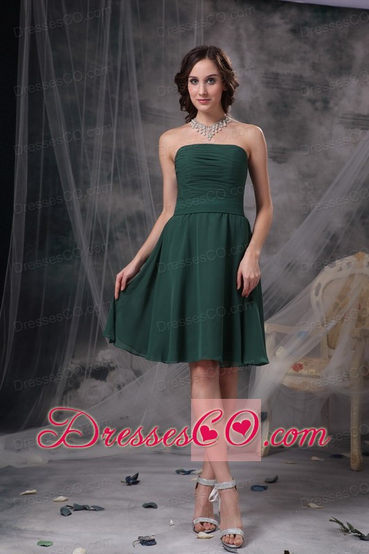 Simple Dark Green A-line Strapless Homecoming Dress Ruched Chiffon Knee-length